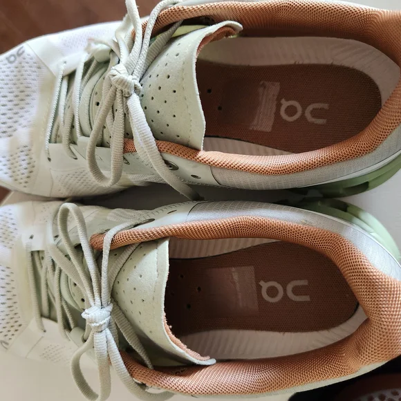 On Running Cloud Shoes in Light Green and Brown - Picture 5 of 10